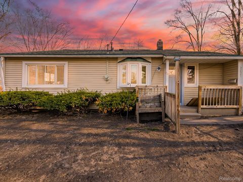 32521 Newaygo Street Westland City MI 48186