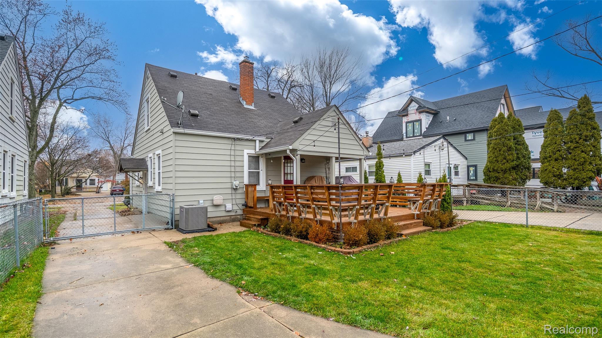 2756 Buckingham Avenue