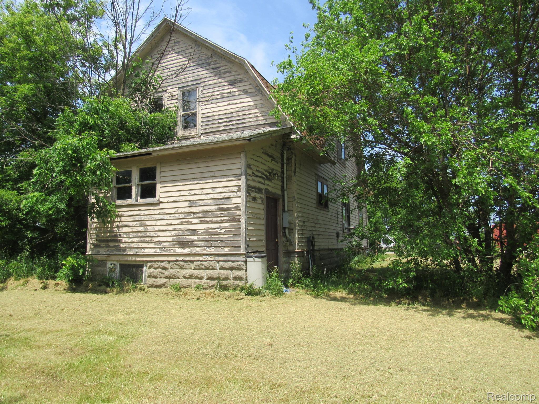 695 W Cass Avenue Road