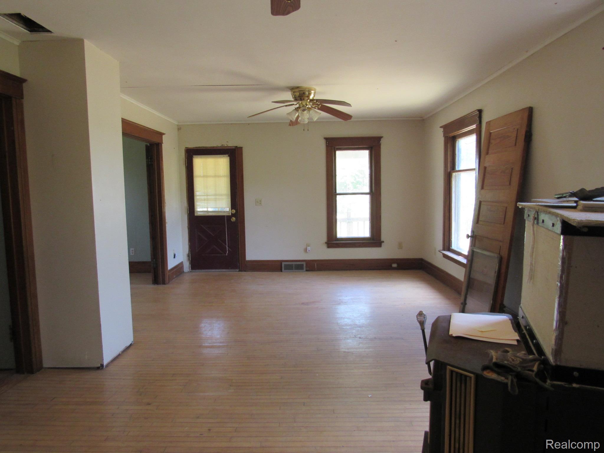 695 W Cass Avenue Road