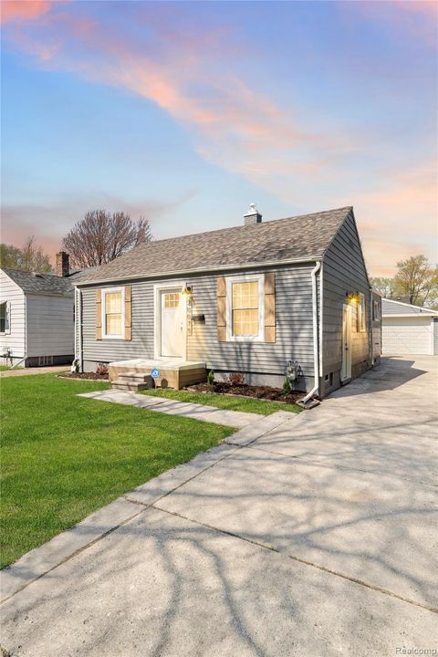 20075 Washtenaw Street Harper Woods City MI 48225