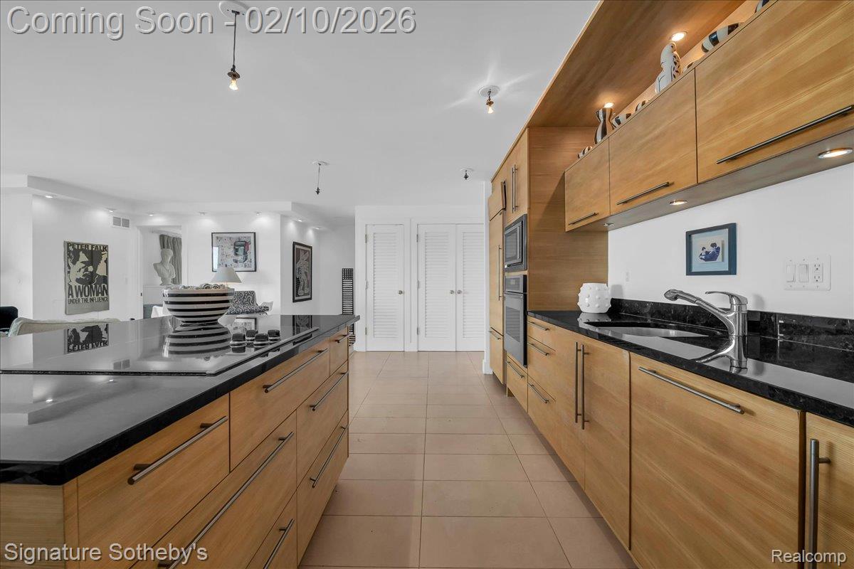 411 S Old Woodward Avenue 608