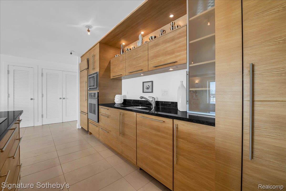 411 S Old Woodward Avenue 608