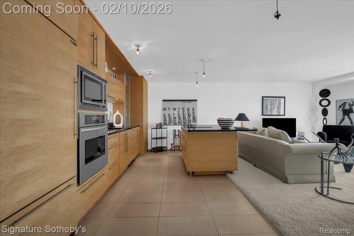 411 S Old Woodward Avenue 608