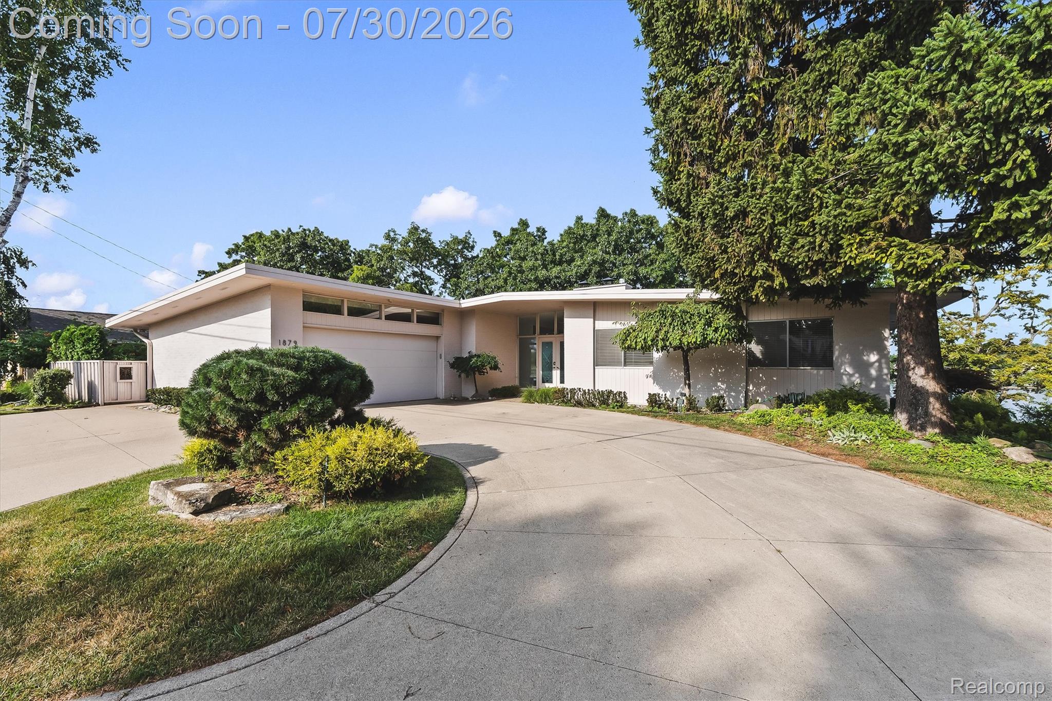 1879 Long Pointe Drive