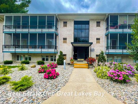 5921 W Michigan Avenue Saginaw Charter Township MI 48638