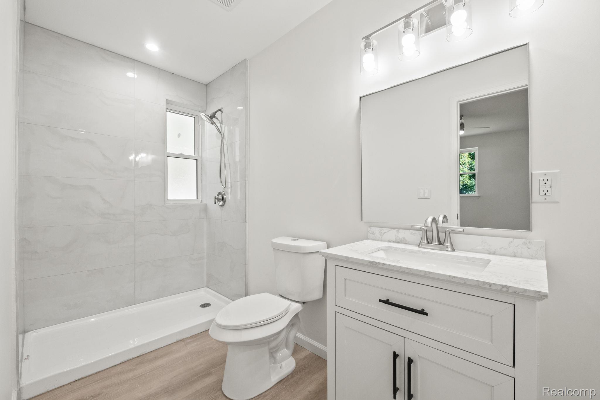 34 Unit 3 Cross Street