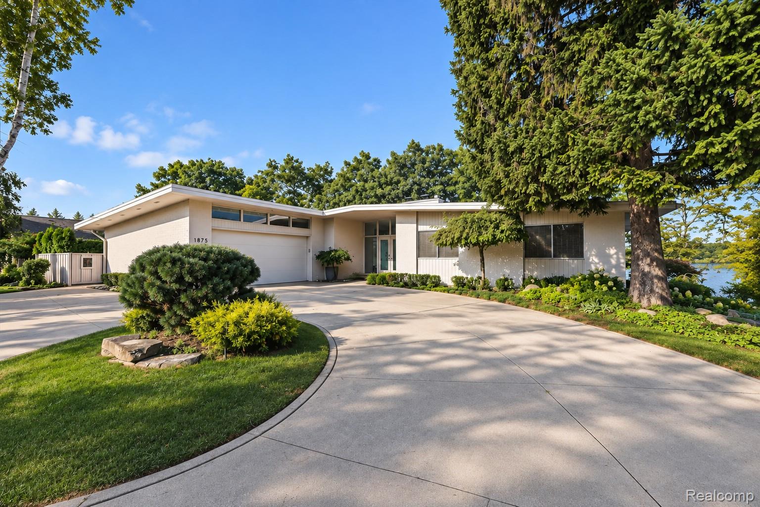 1879 Long Pointe Drive