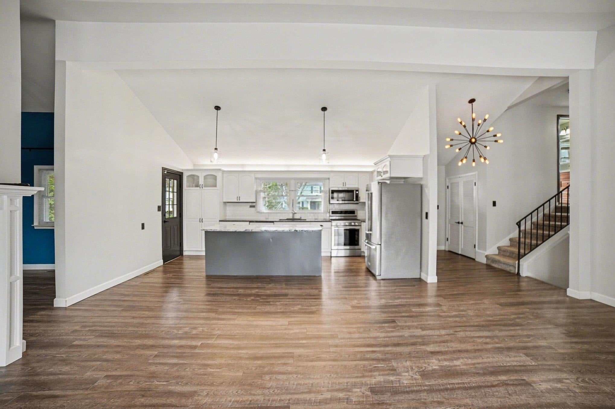 1320 E Lincoln