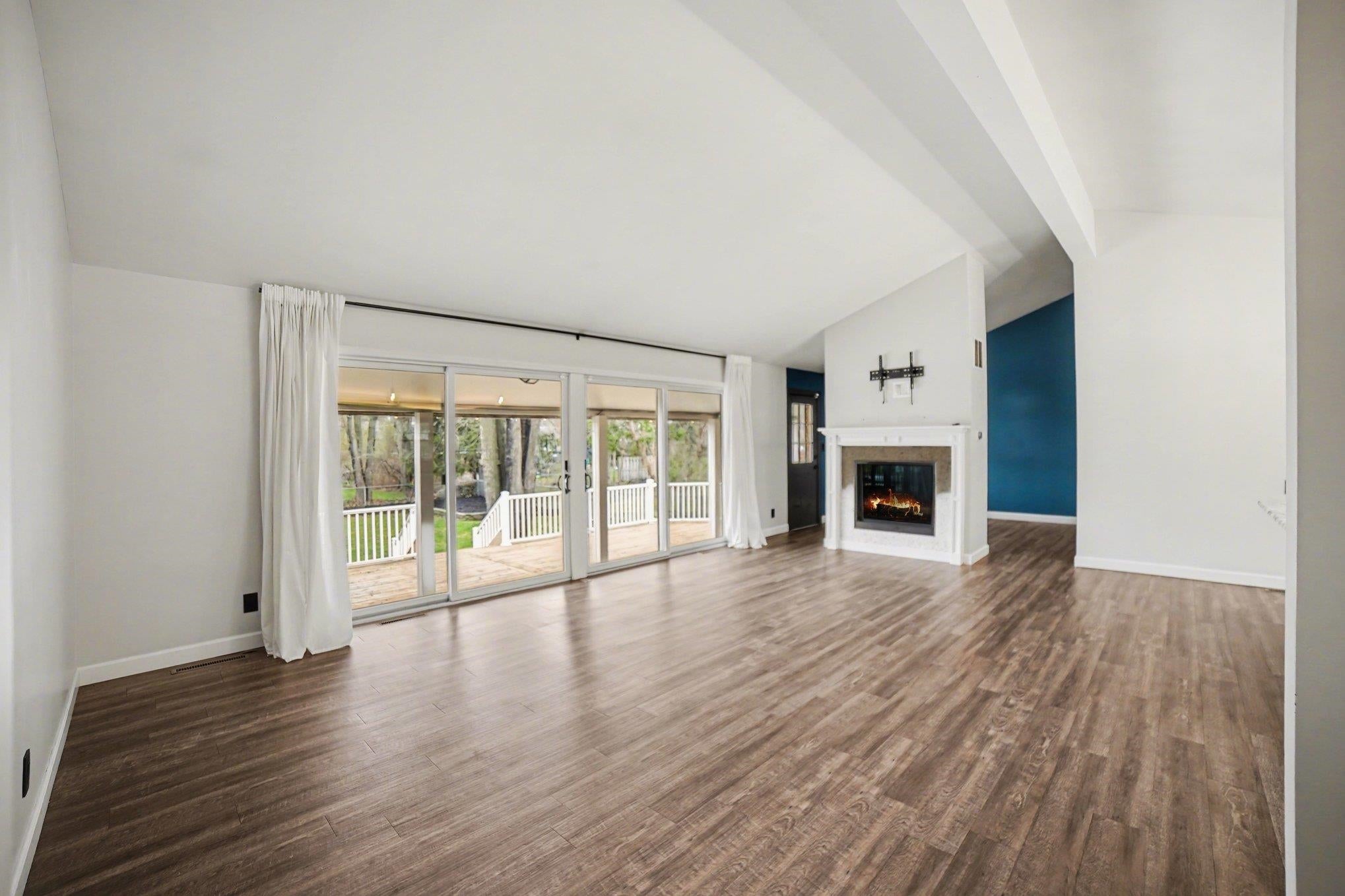 1320 E Lincoln
