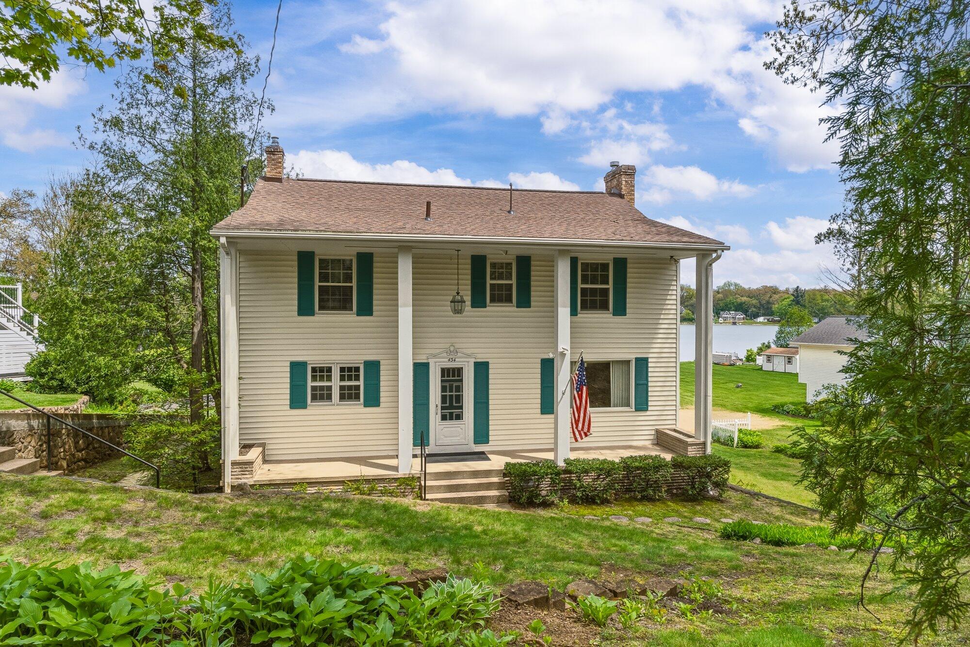 434 Crooked Lake Drive W