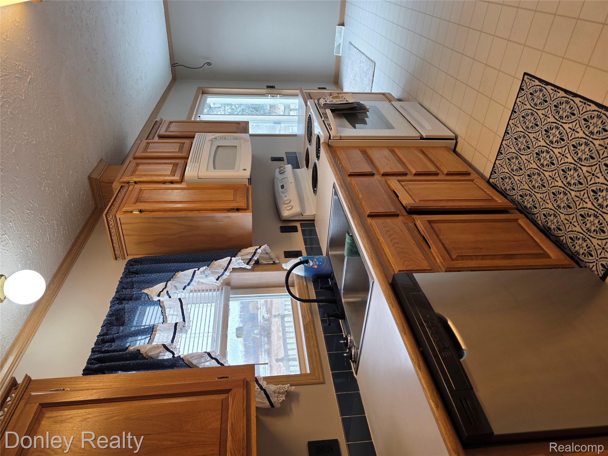 3270 Galbraith Line Road