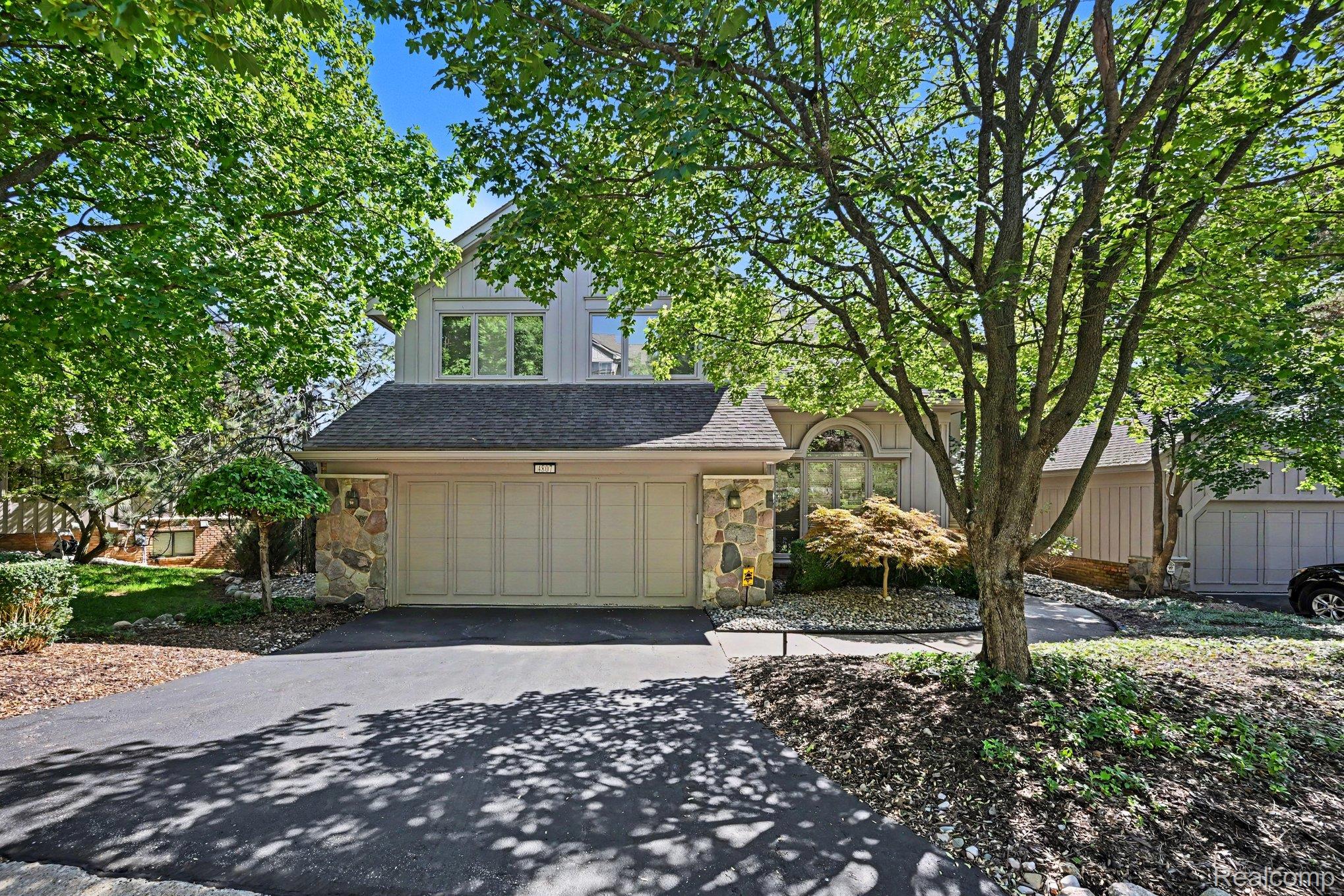 4807 Mirror Lake Drive