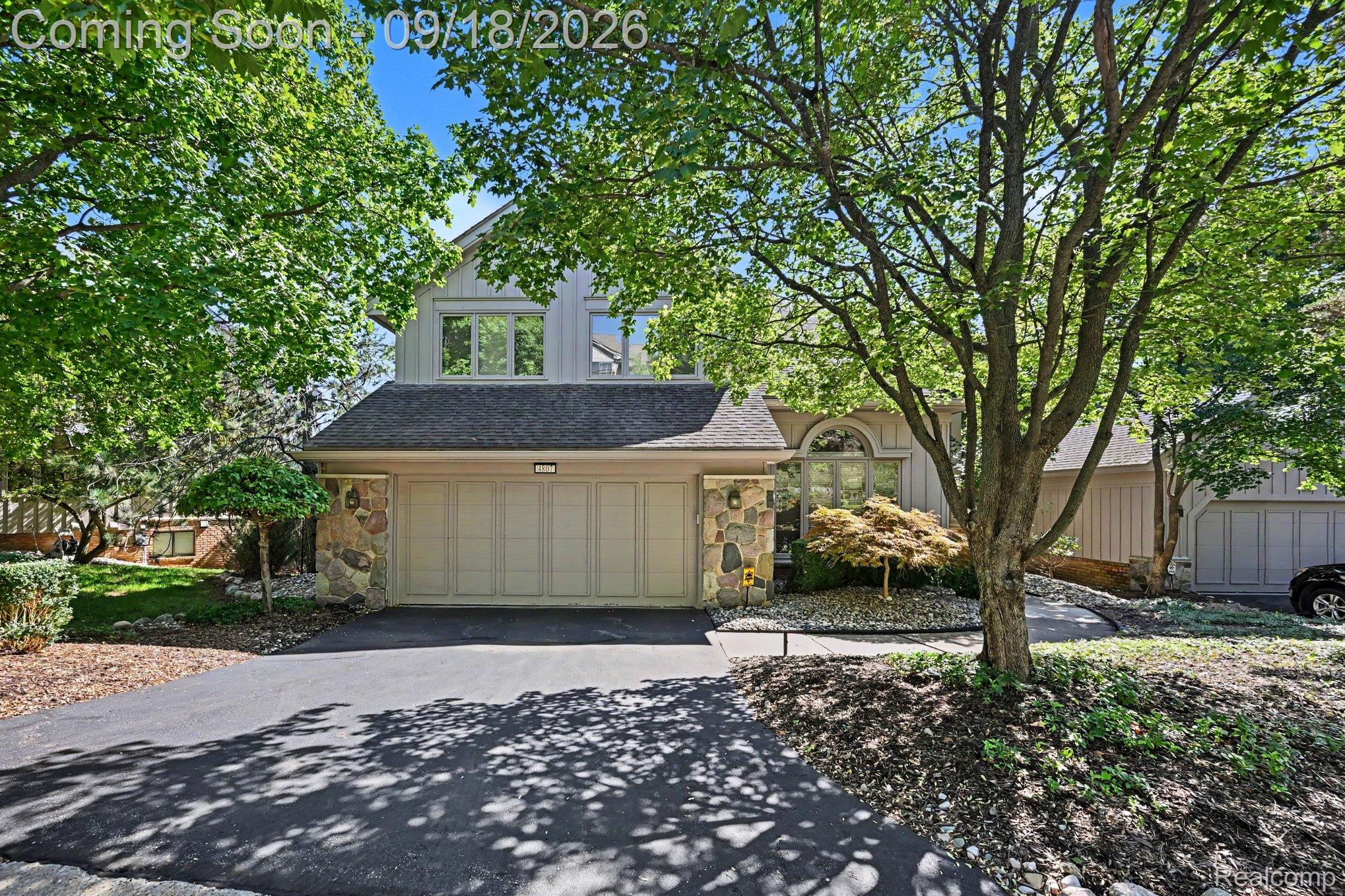 4807 Mirror Lake Drive