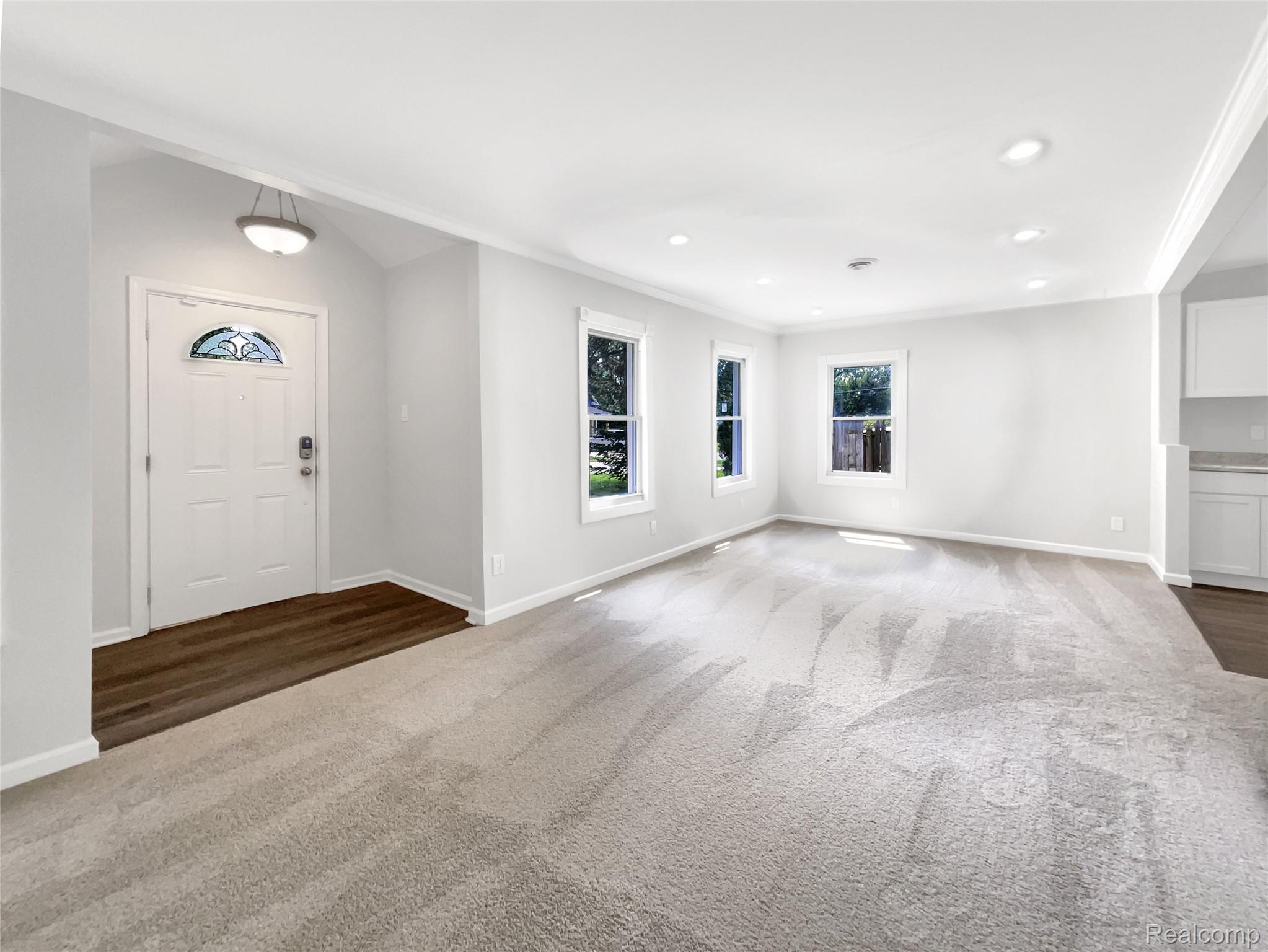 21521 ROOSEVELT Avenue