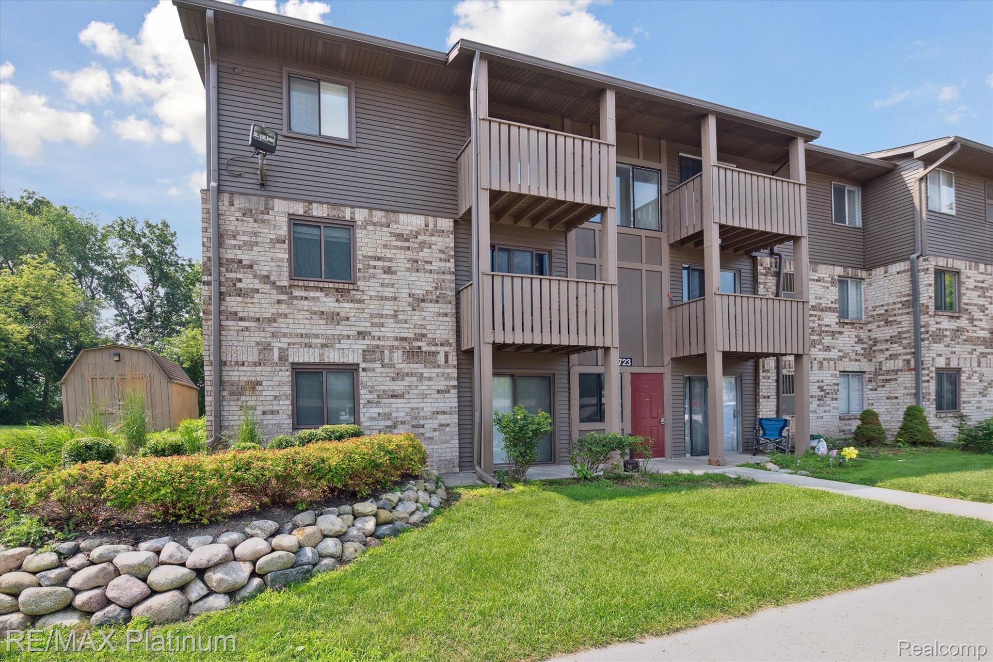 8723 Meadowbrook Drive