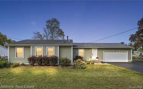 1298 S Cass Lake Road Waterford Charter Township MI 48328