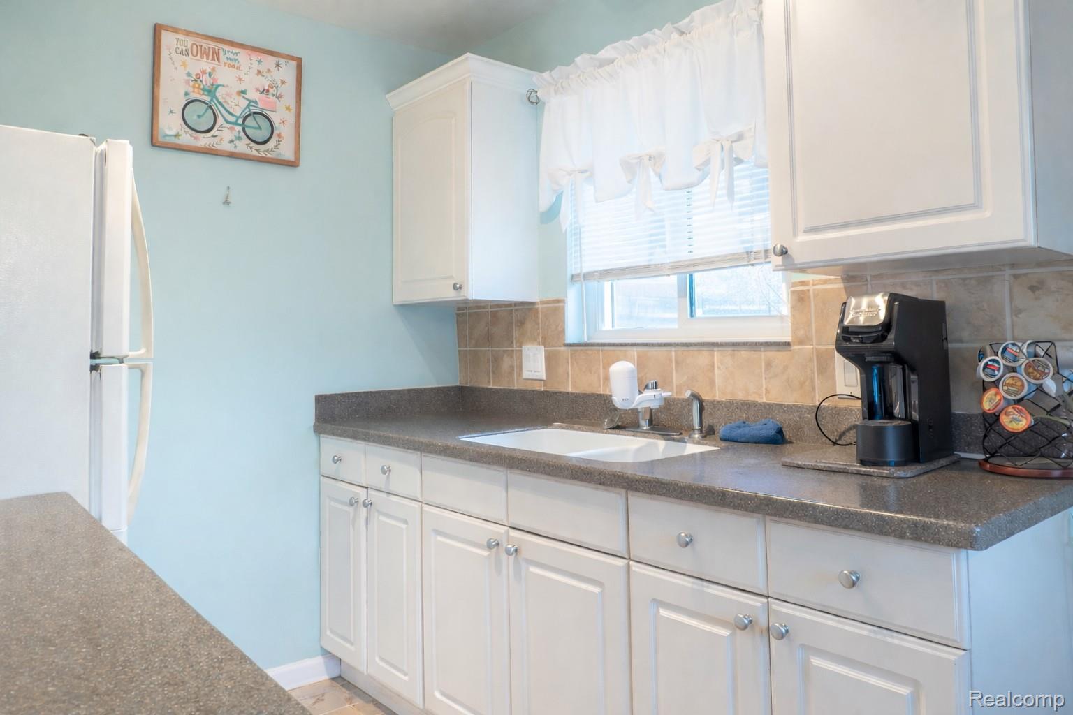 20210 Vernier Road B