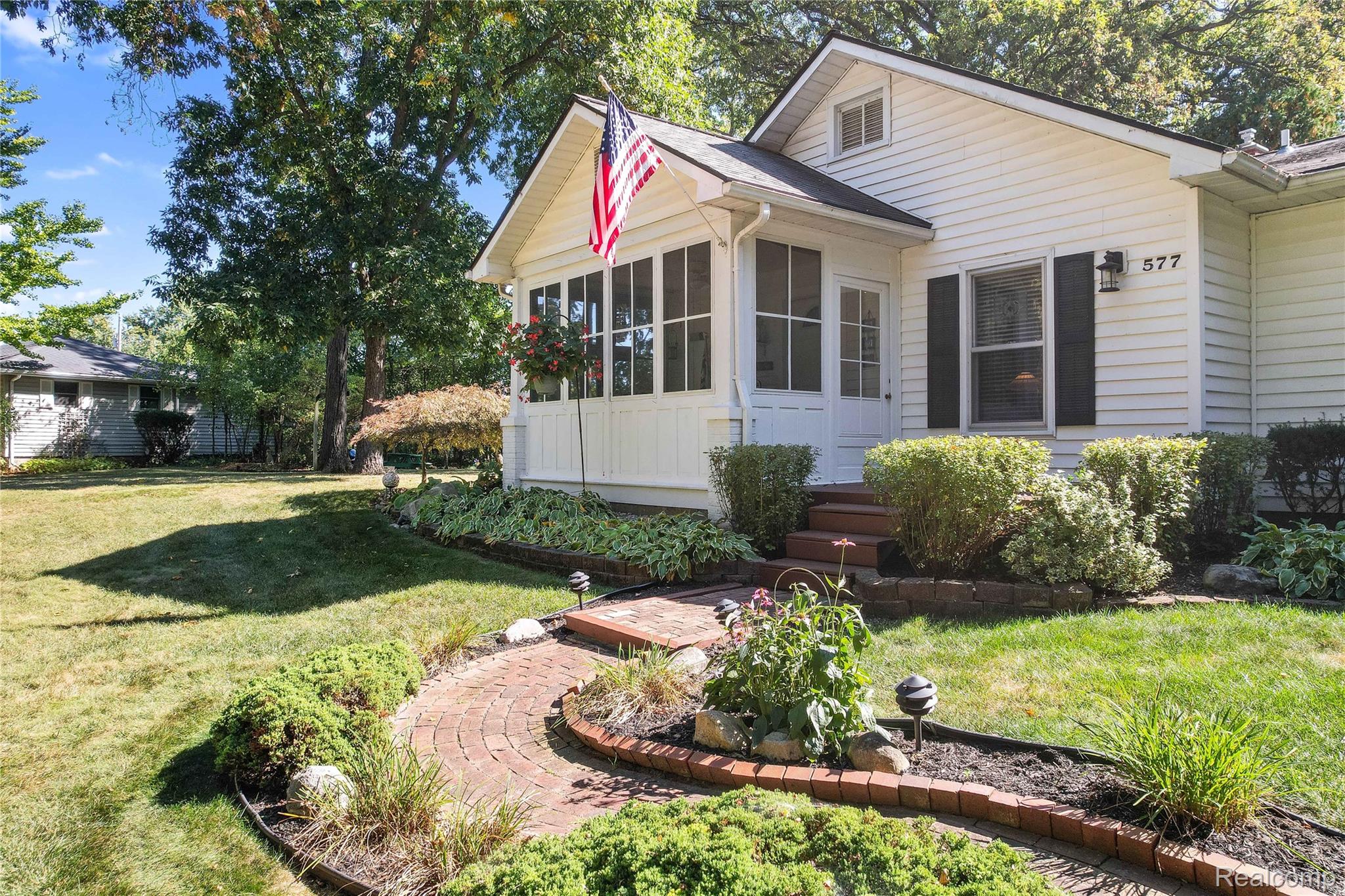 577 Lakeside Drive