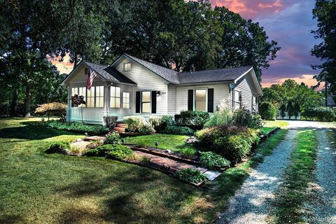 577 Lakeside Drive Waterford Charter Township MI 48328