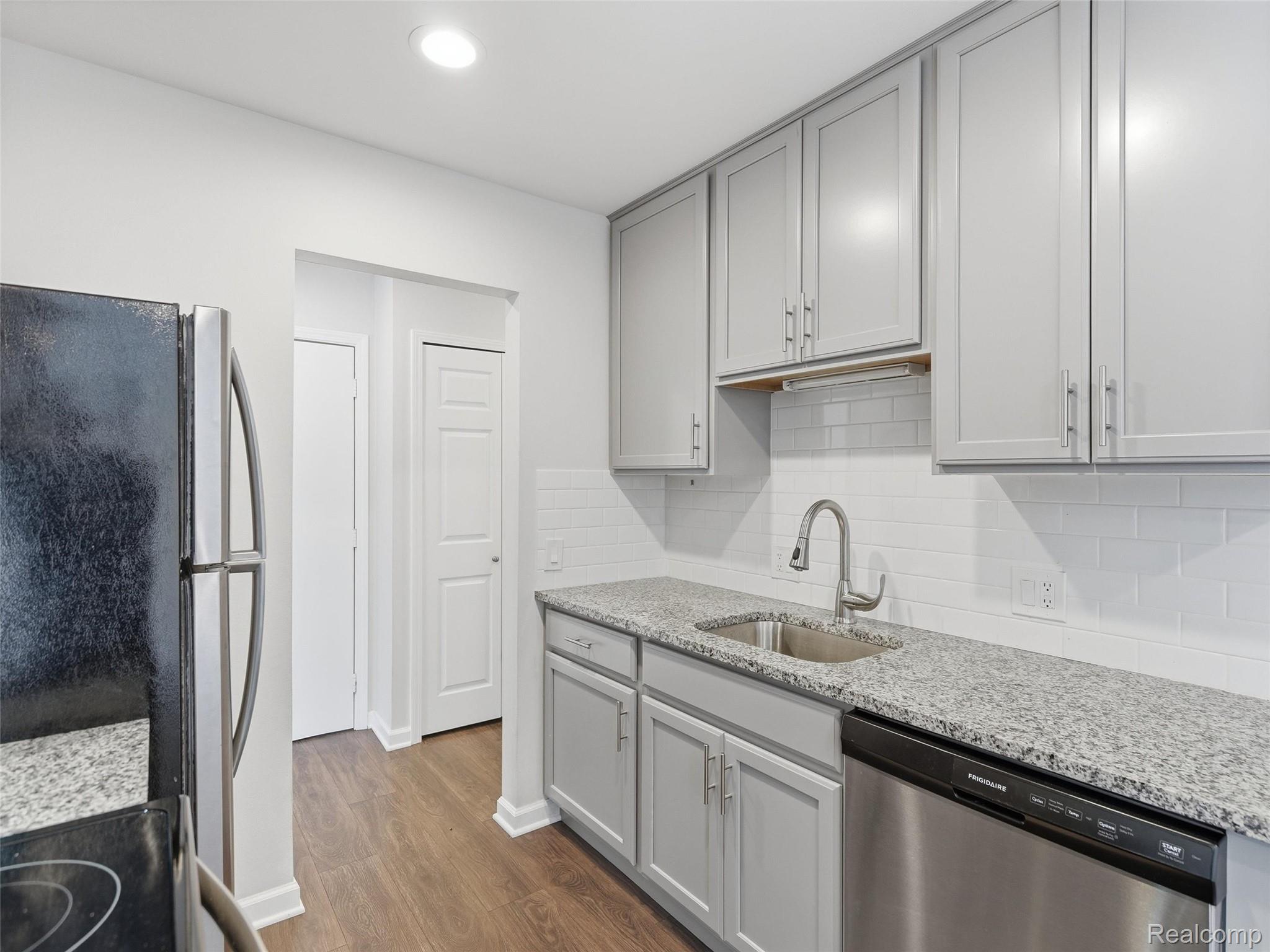 607 E Fox Hills E Drive