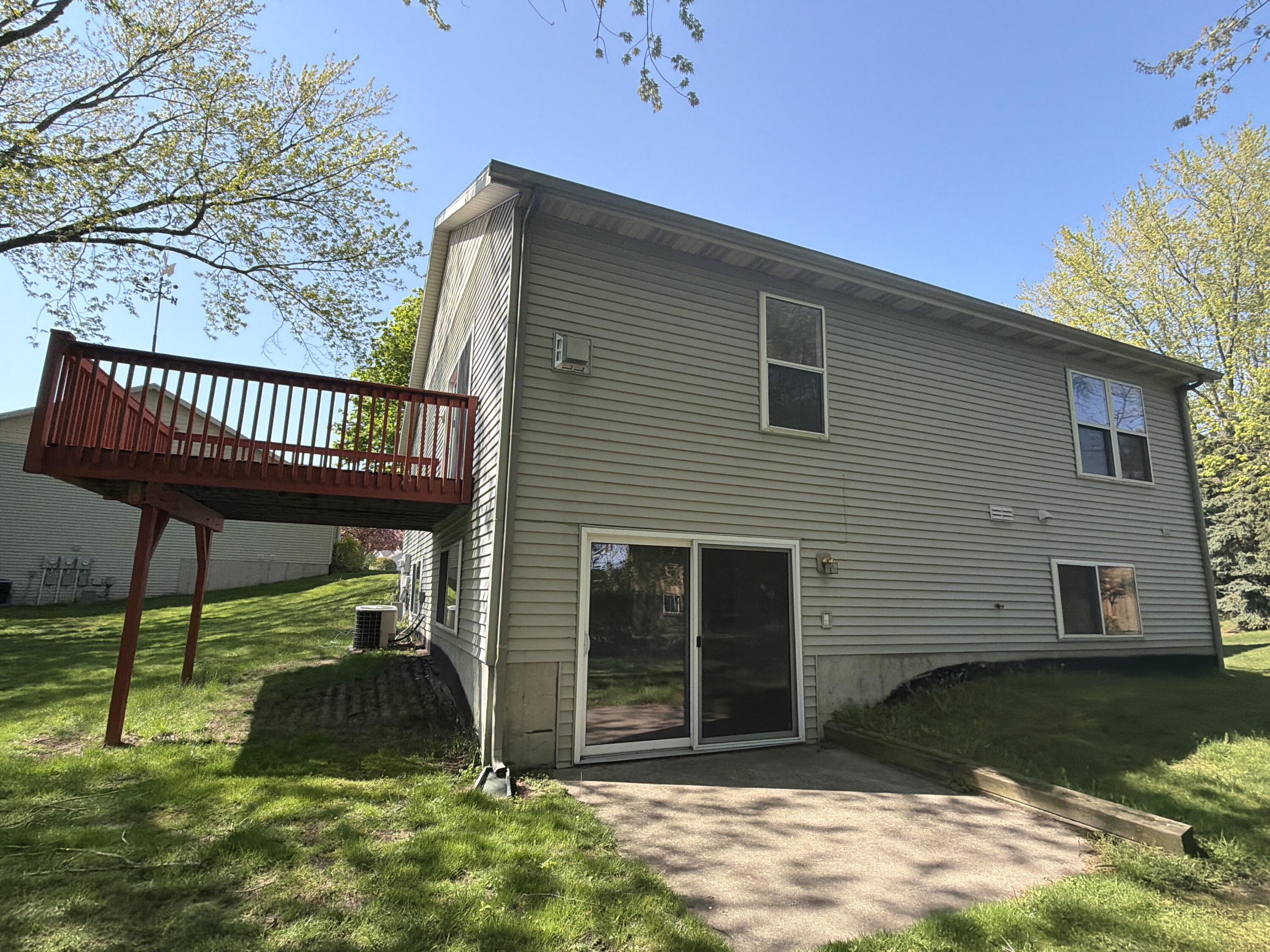 1440 Woodlawn Cmns 10