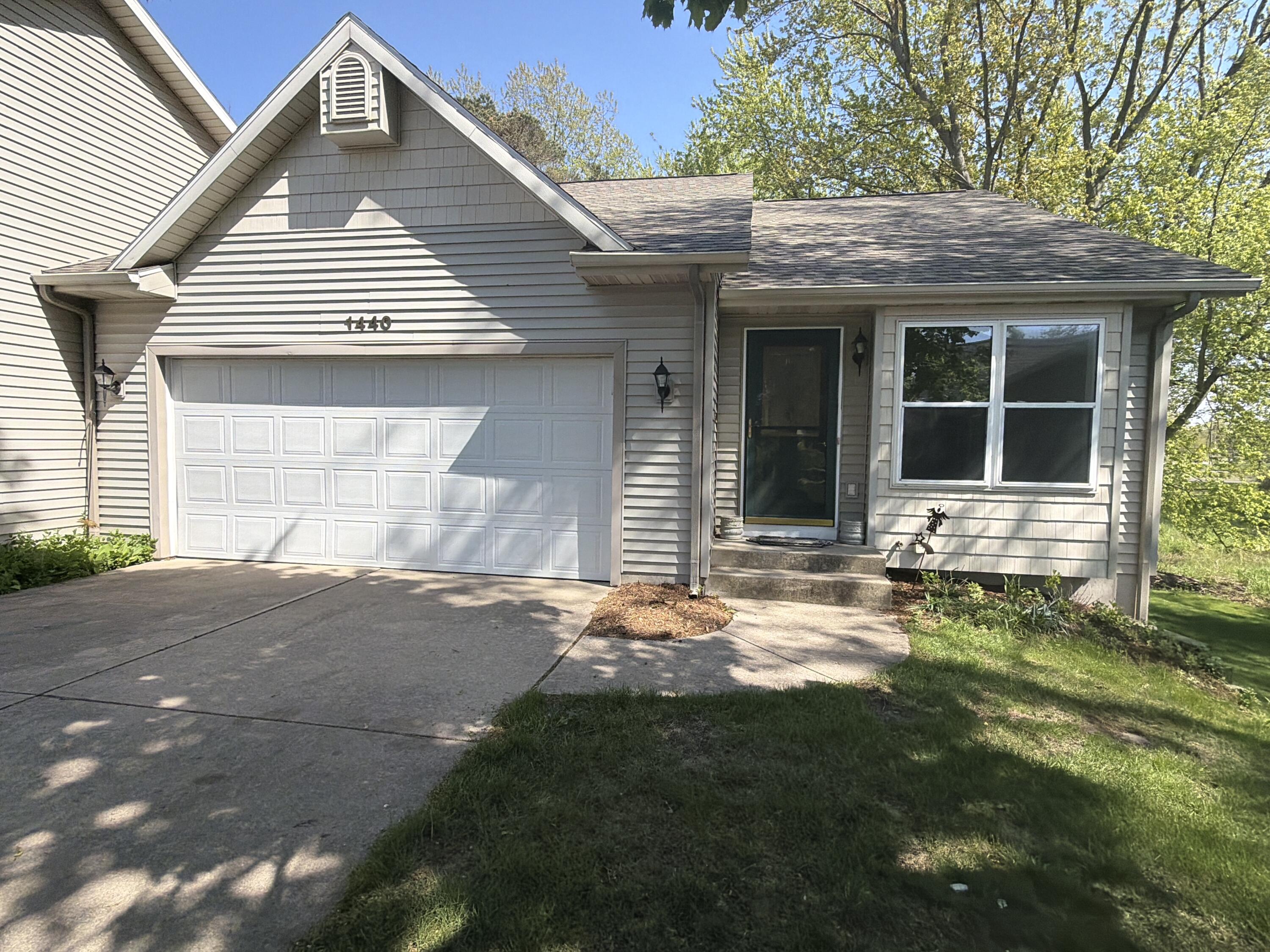 1440 Woodlawn Cmns 10