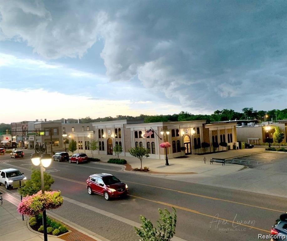 134 N LEROY 201