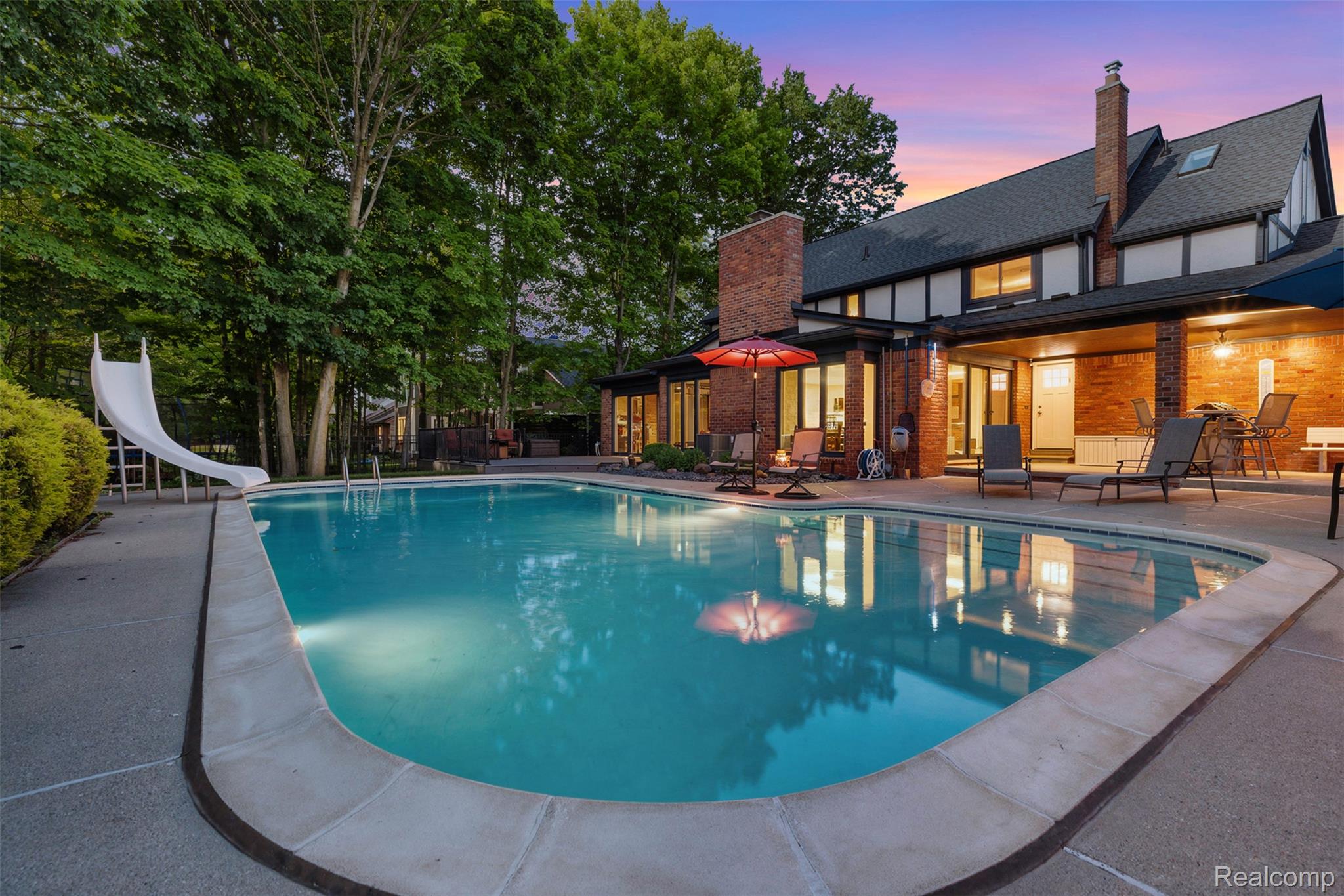 11295 Hillcrest Drive