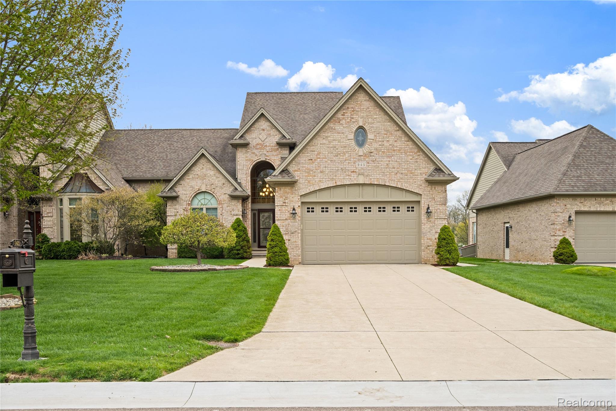 945 Saint James Park Avenue