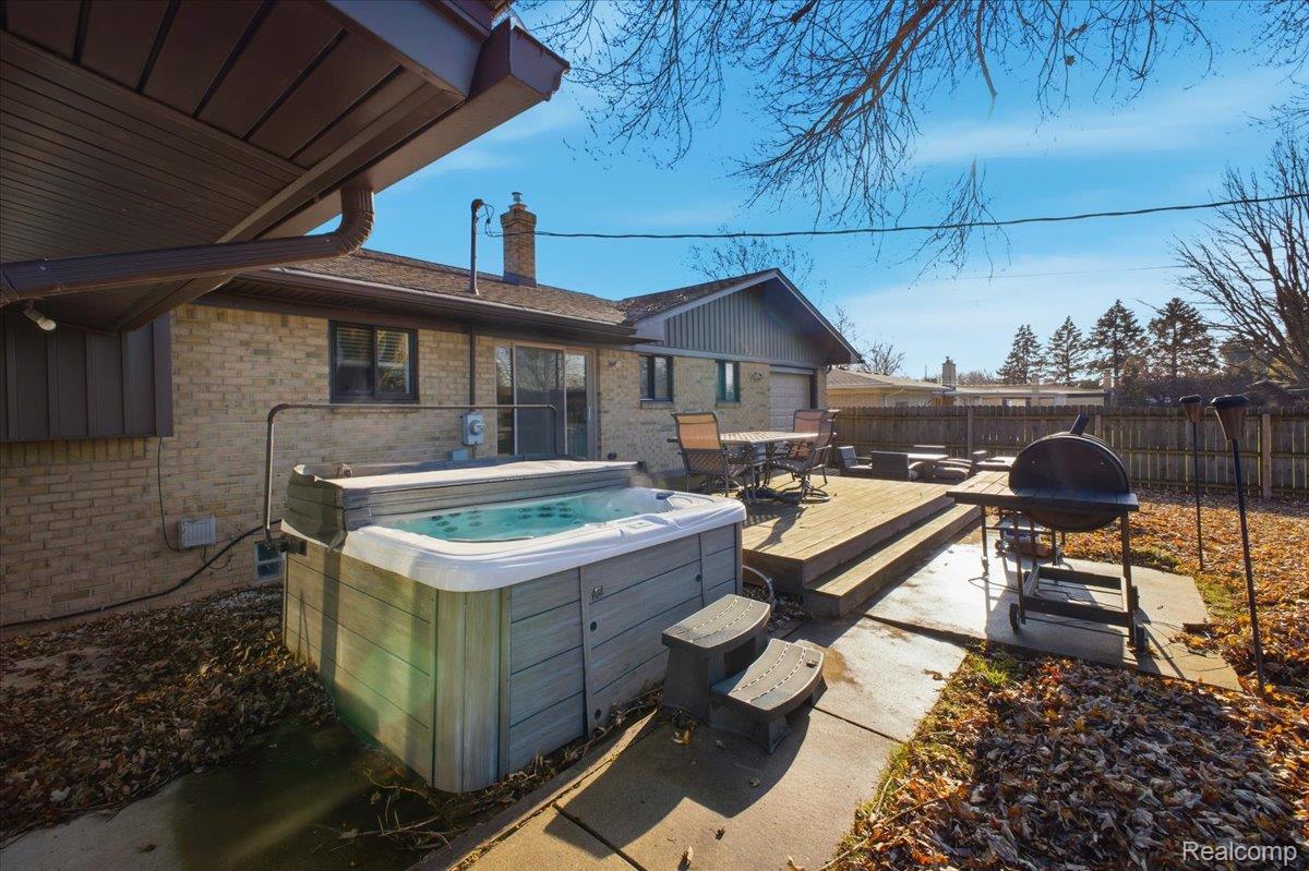 37207 Almont Drive E