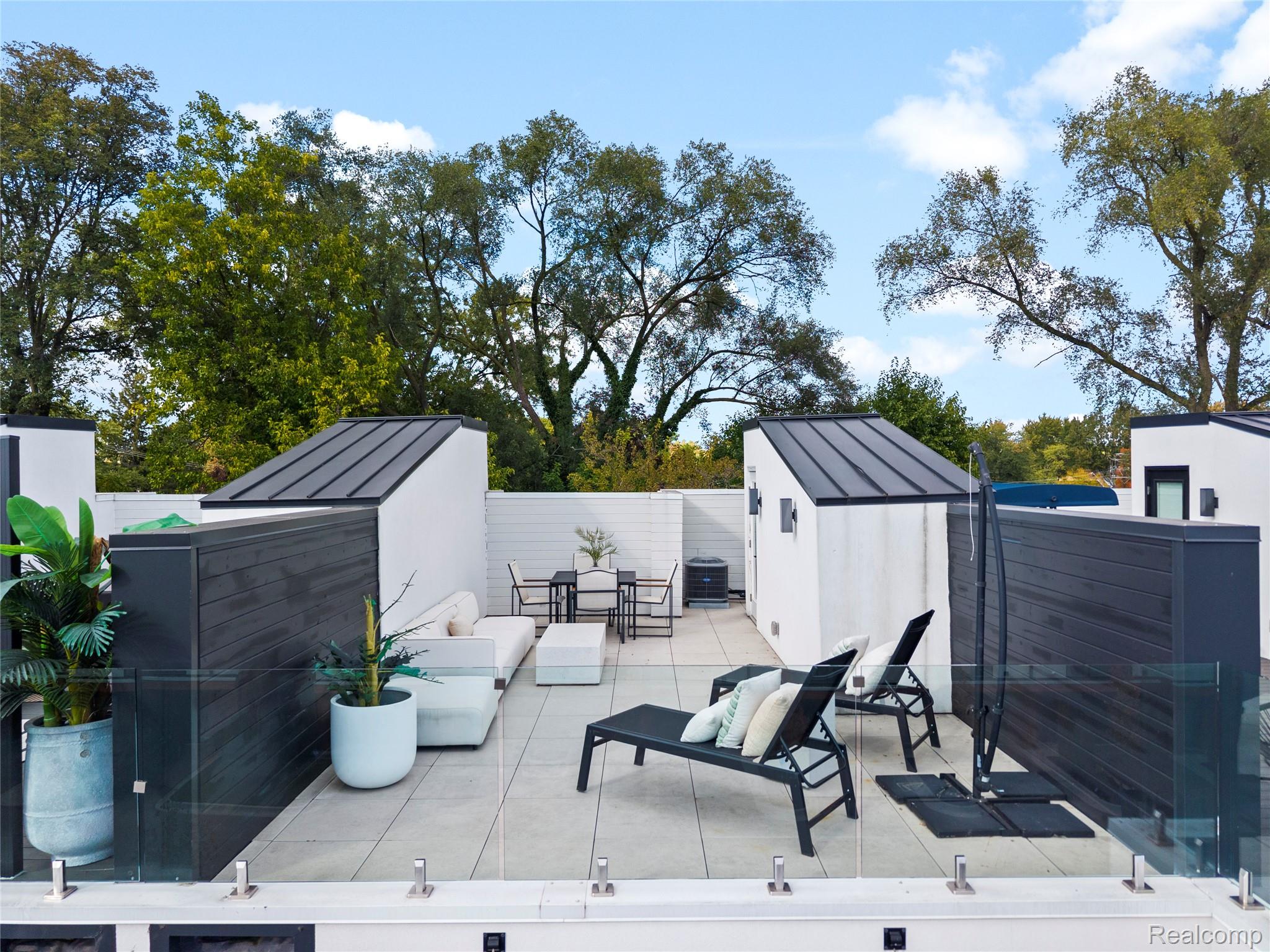 533 E Harrison Avenue 20