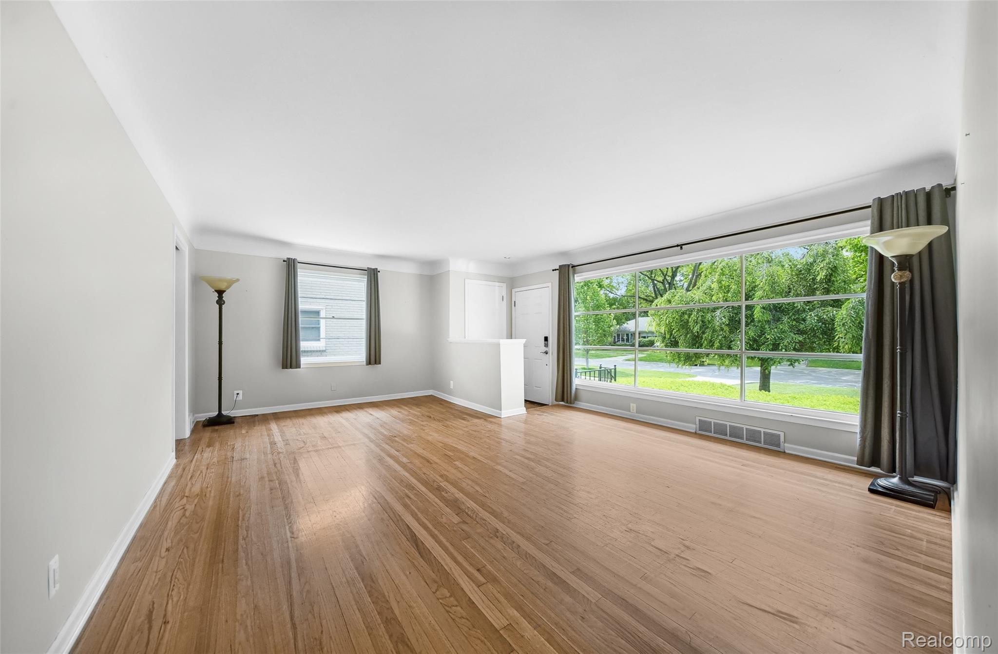 Troy City, Michigan 48084, United States, 4 Bedrooms Bedrooms, ,2 BathroomsBathrooms,Residential,Pending,166793