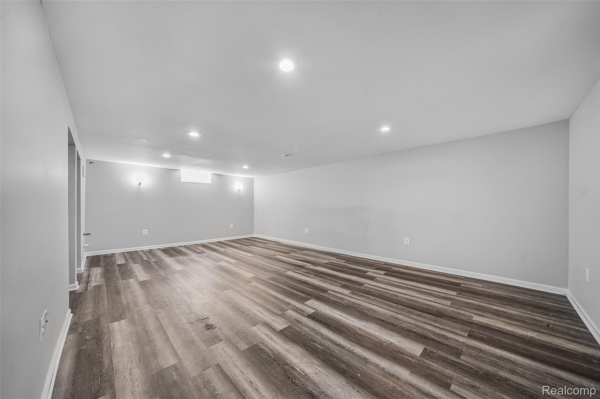 Troy City, Michigan 48084, United States, 4 Bedrooms Bedrooms, ,2 BathroomsBathrooms,Residential,Pending,166793