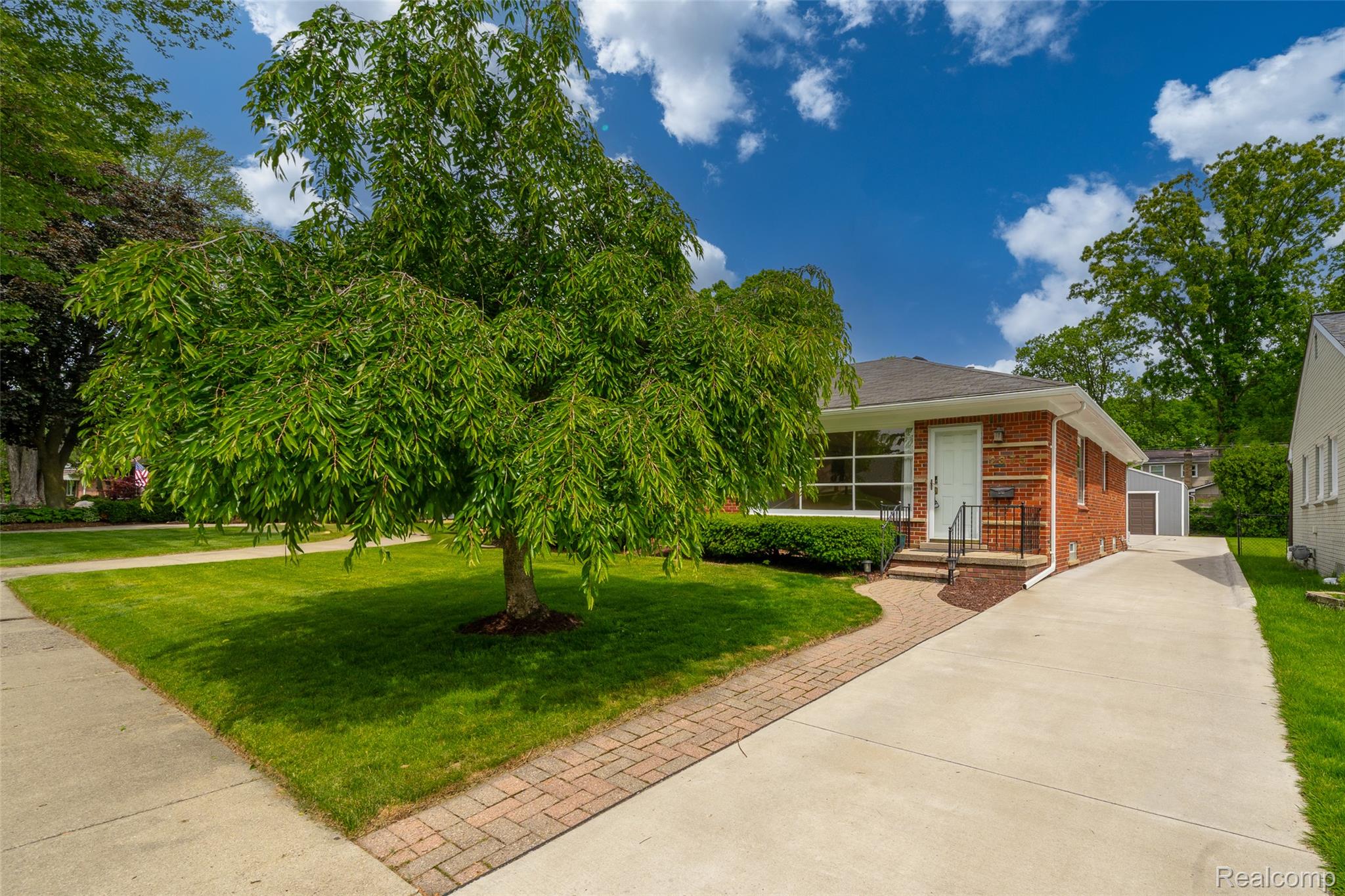 Troy City, Michigan 48084, United States, 4 Bedrooms Bedrooms, ,2 BathroomsBathrooms,Residential,Pending,166793