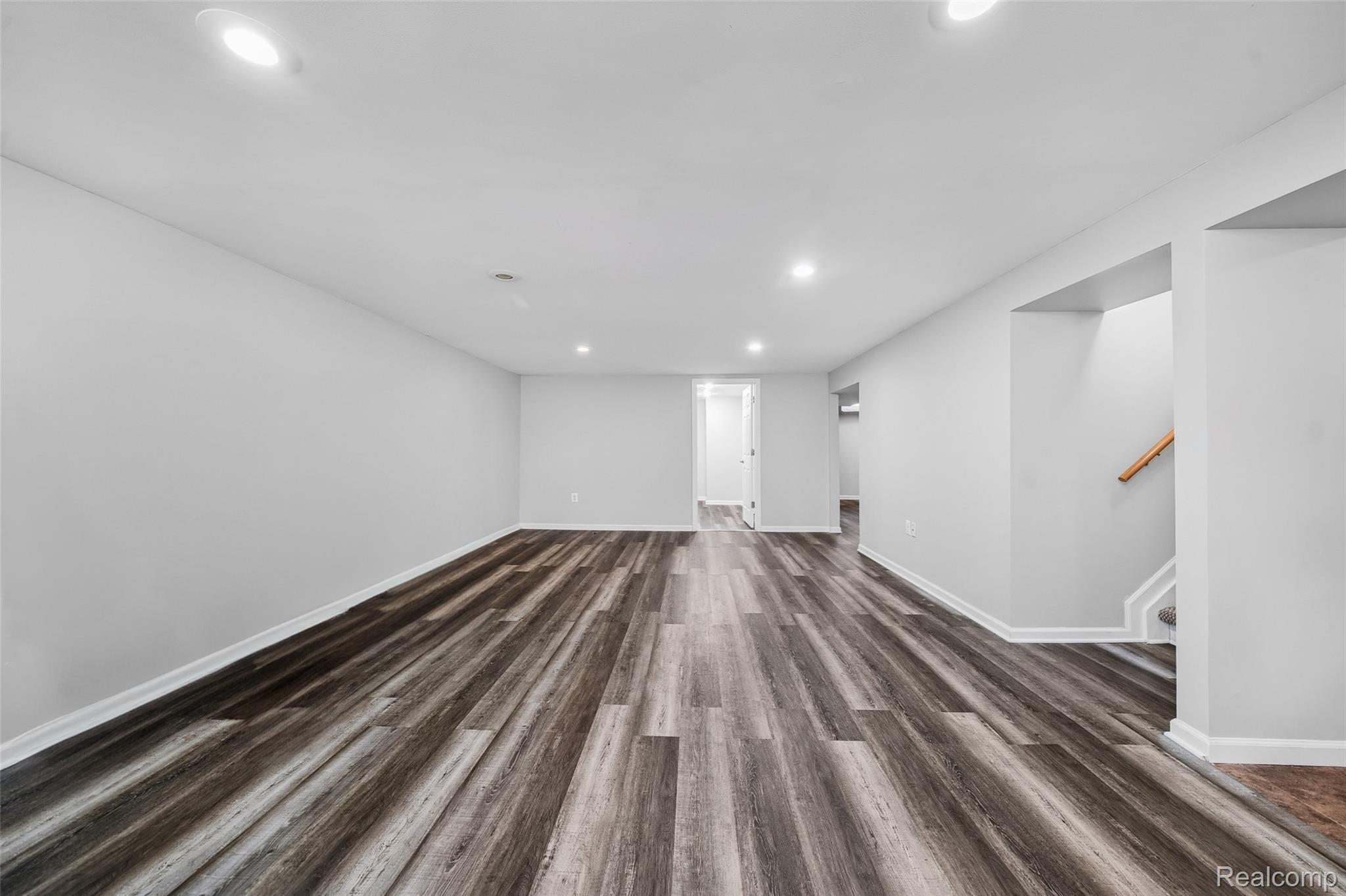 Troy City, Michigan 48084, United States, 4 Bedrooms Bedrooms, ,2 BathroomsBathrooms,Residential,Pending,166793