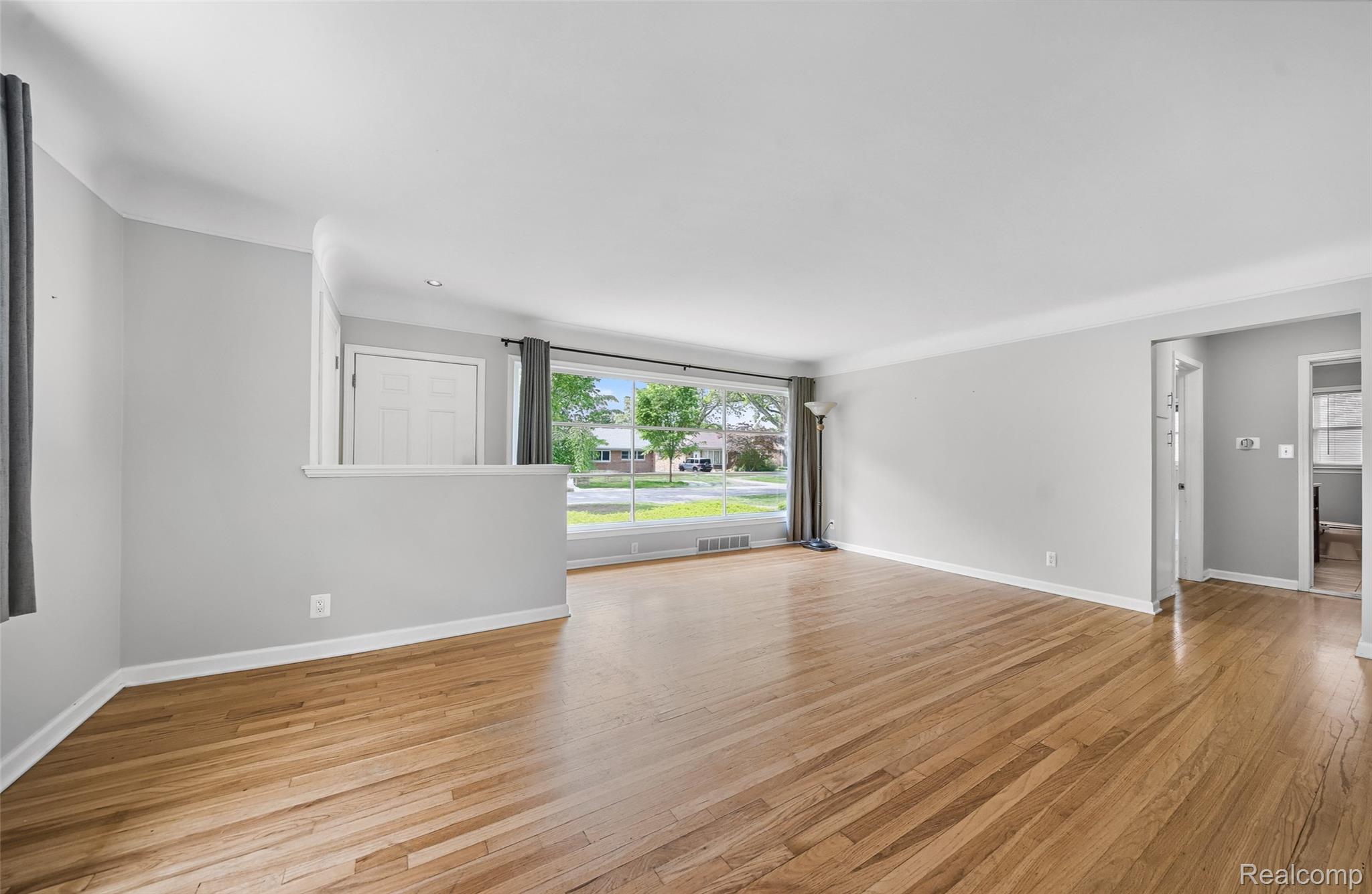 Troy City, Michigan 48084, United States, 4 Bedrooms Bedrooms, ,2 BathroomsBathrooms,Residential,Pending,166793