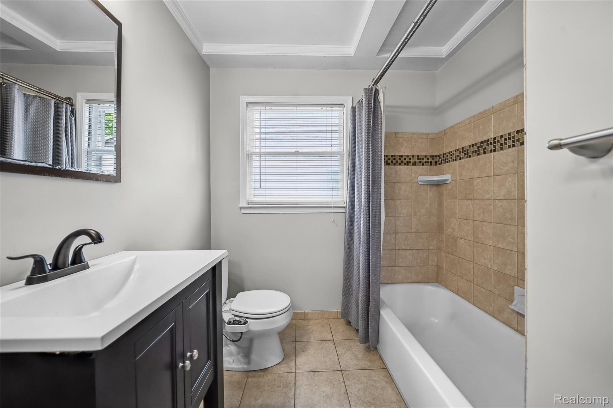 Troy City, Michigan 48084, United States, 4 Bedrooms Bedrooms, ,2 BathroomsBathrooms,Residential,Pending,166793