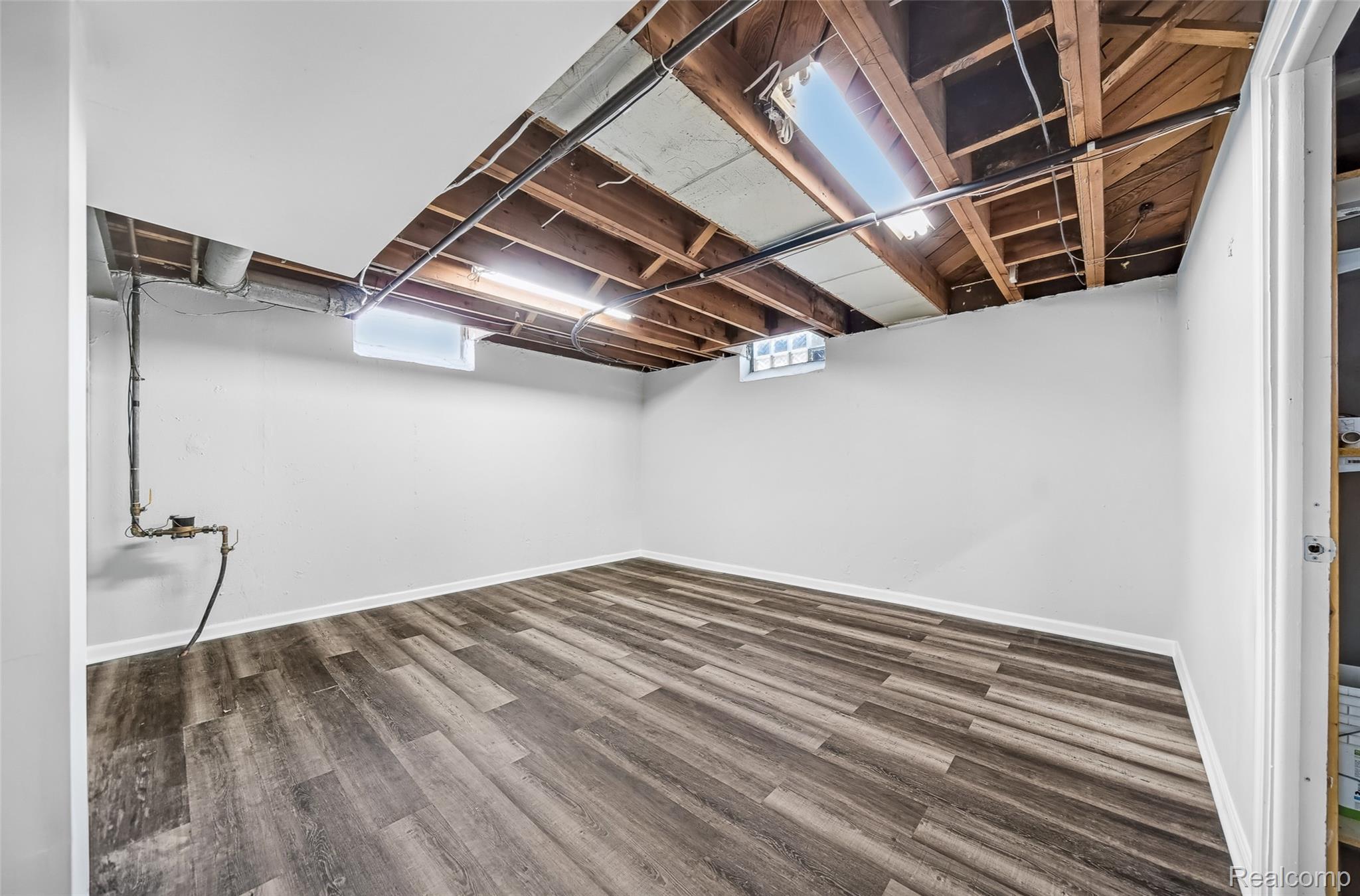 Troy City, Michigan 48084, United States, 4 Bedrooms Bedrooms, ,2 BathroomsBathrooms,Residential,Pending,166793