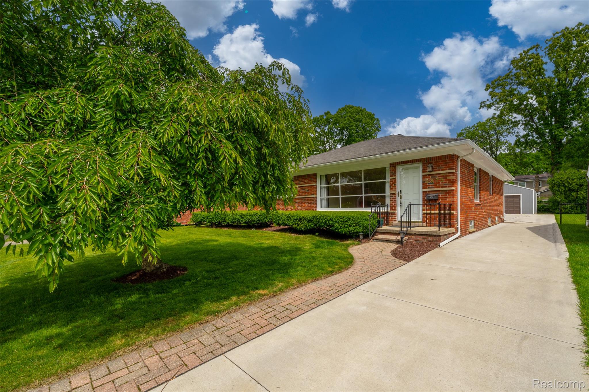 Troy City, Michigan 48084, United States, 4 Bedrooms Bedrooms, ,2 BathroomsBathrooms,Residential,Pending,166793