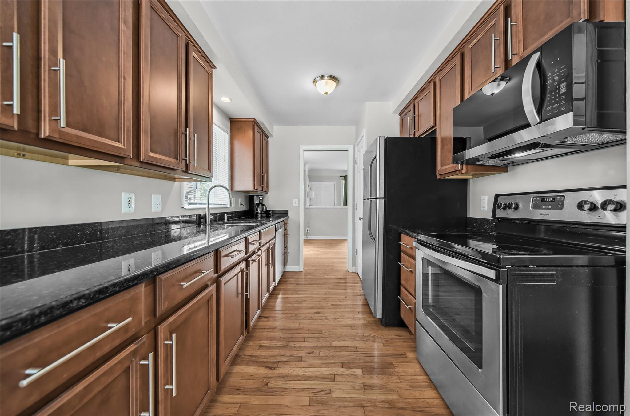 Troy City, Michigan 48084, United States, 4 Bedrooms Bedrooms, ,2 BathroomsBathrooms,Residential,Pending,166793