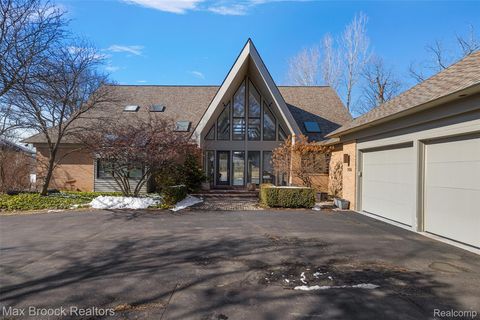 1136 Norminister End Bloomfield Charter Township MI 48302