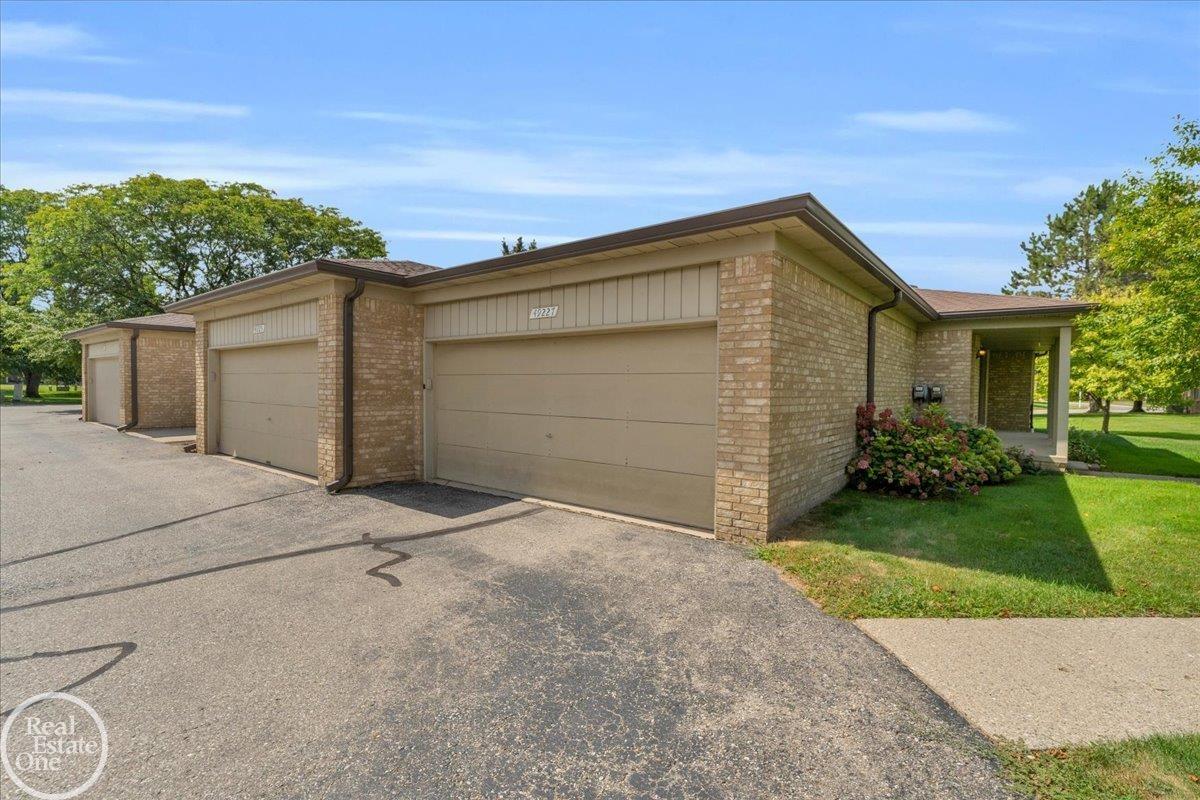 49227 Norristown Court