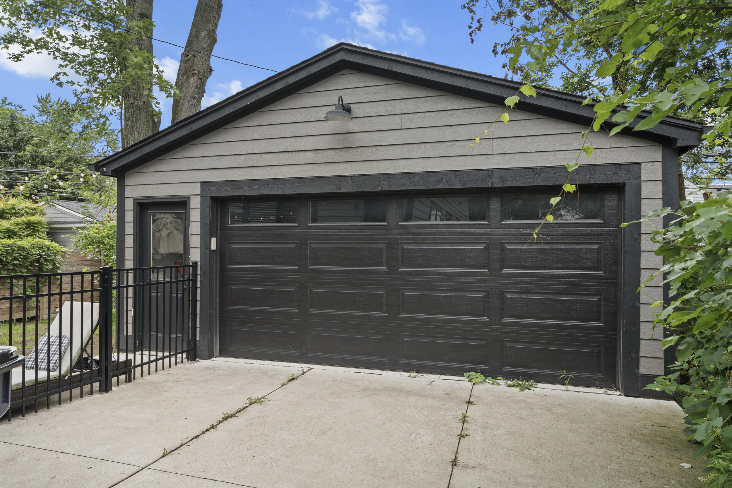 718 N Alexander Avenue