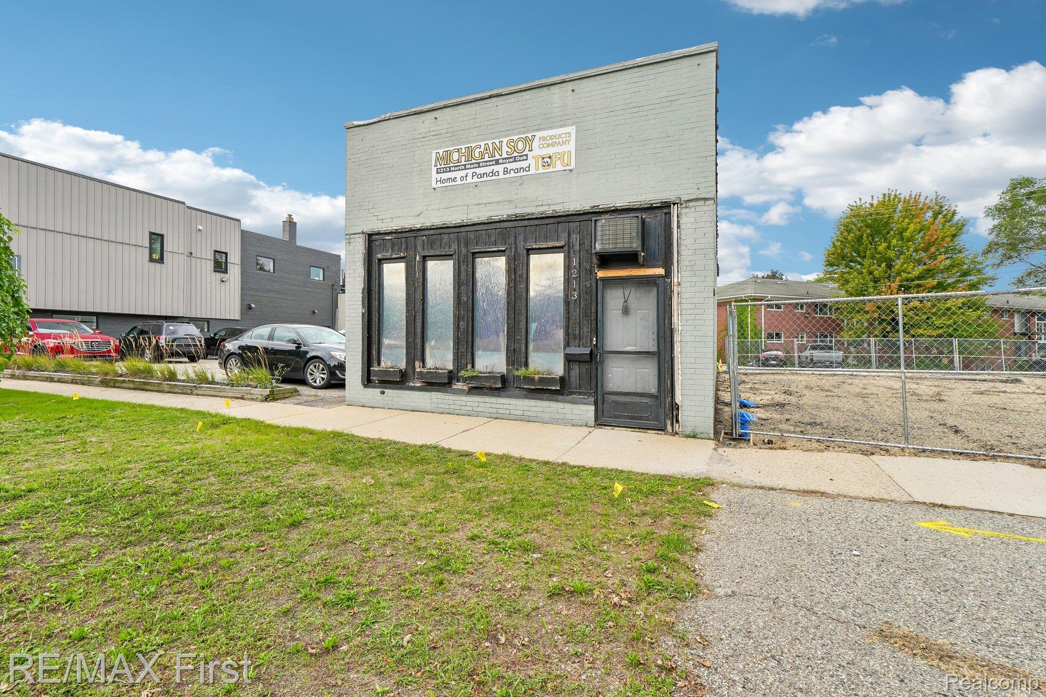 1213 N Main Street