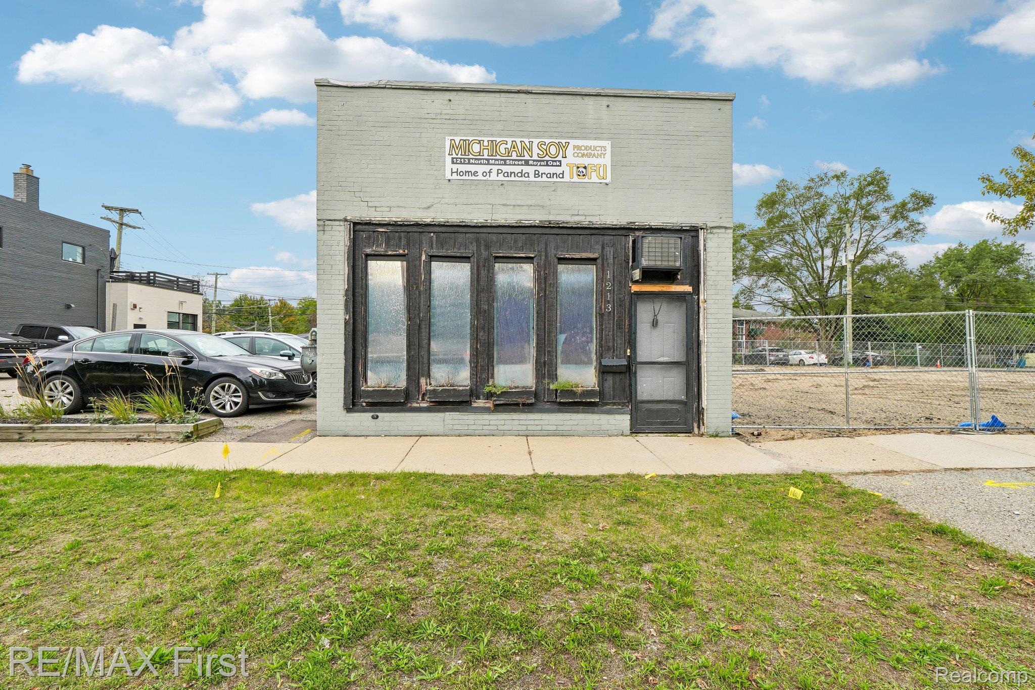 1213 N Main Street
