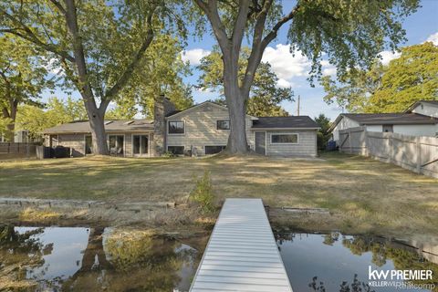 6015 Rowley Boulevard Waterford Charter Township MI 48329