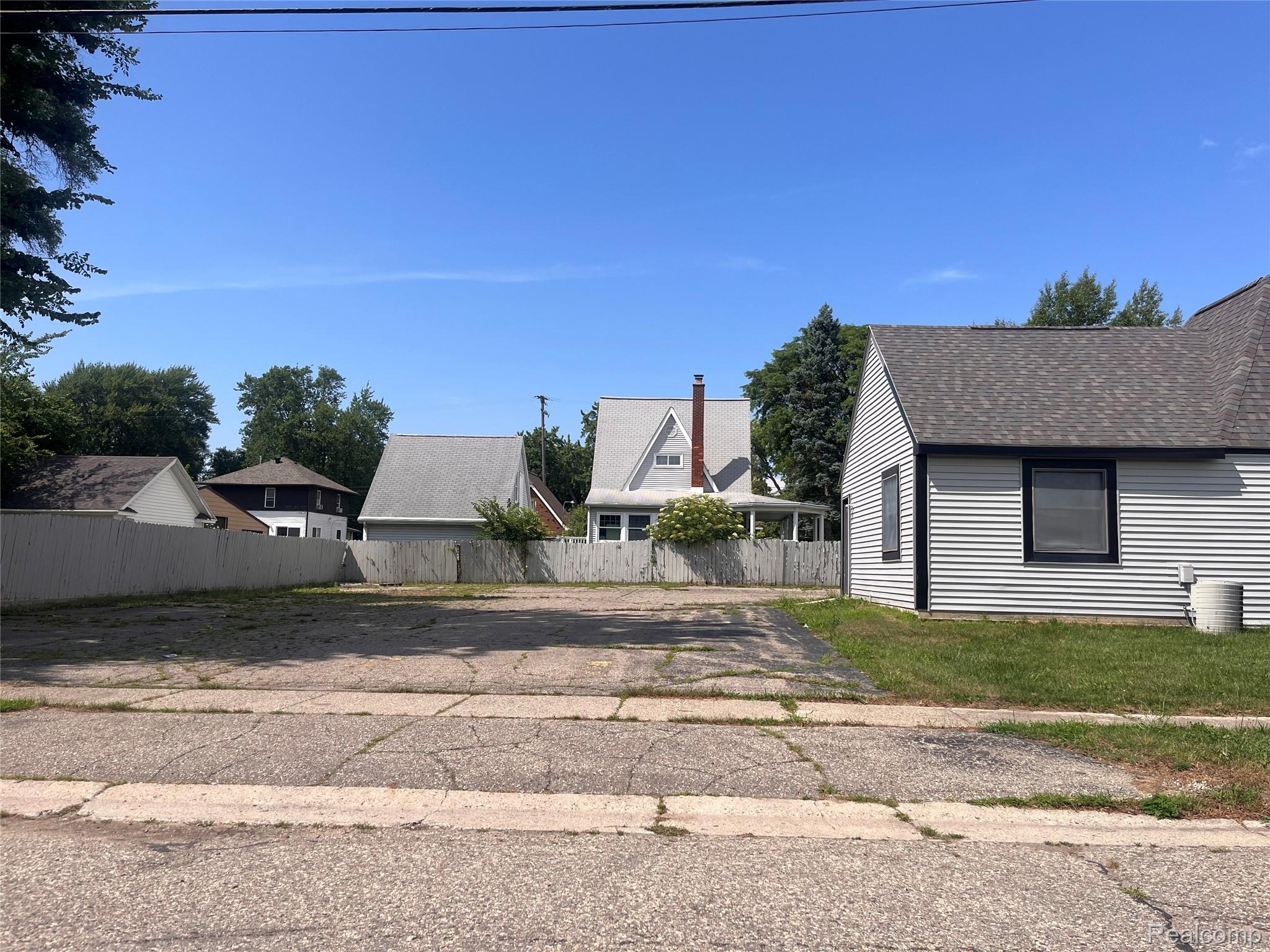 12127 N Saginaw Street