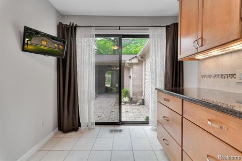 Tiny photo for 1285 GREENGLEN Court, Bloomfield Charter Township, MI 48304 (MLS # 20251053706)