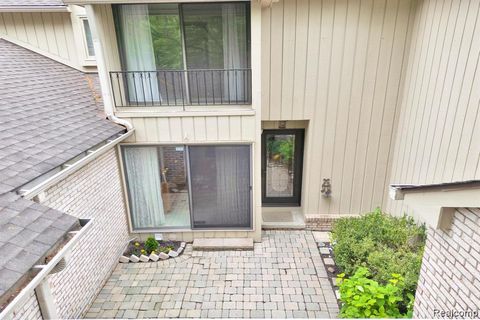 Tiny photo for 1285 GREENGLEN Court, Bloomfield Charter Township, MI 48304 (MLS # 20251053706)